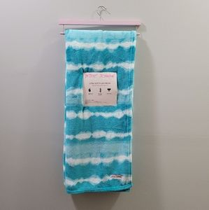 Betsey Johnson Throw